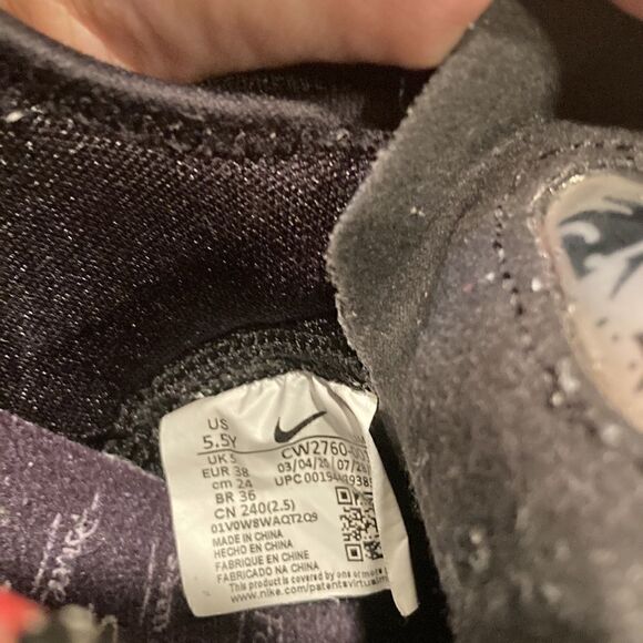 Nike Lebron XVIII (GS) CW2760-001 Basketball Shoes Black White Red Youth Sz 5.5Y - Picture 8 of 9